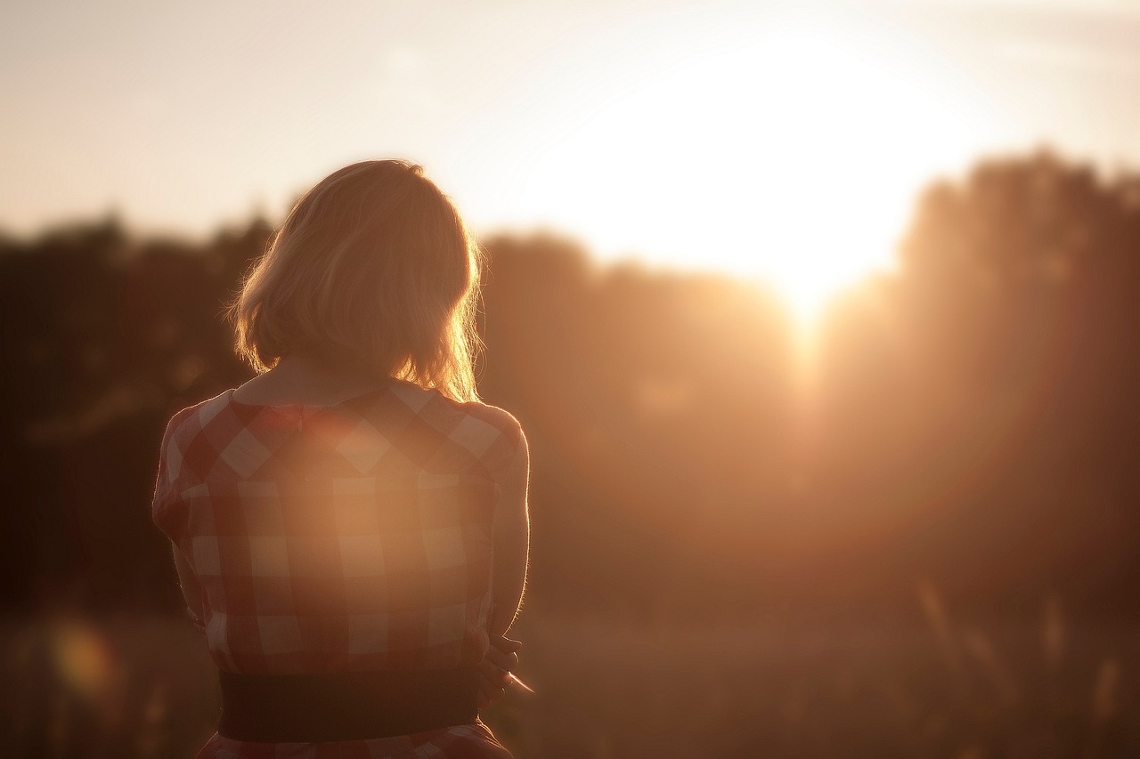 femme, couché de soleil, rêve, nature soins énergétiques